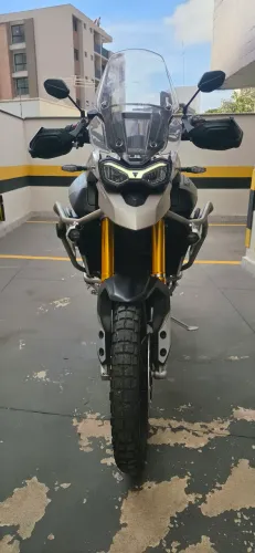 Triumph Tiger 900 Rally Pro 2023 com garantia de fábrica.