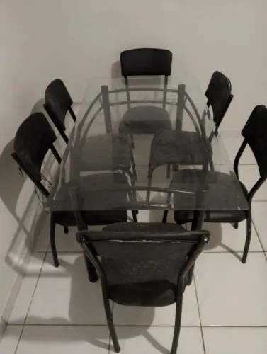 Mesa com 6 cadeiras