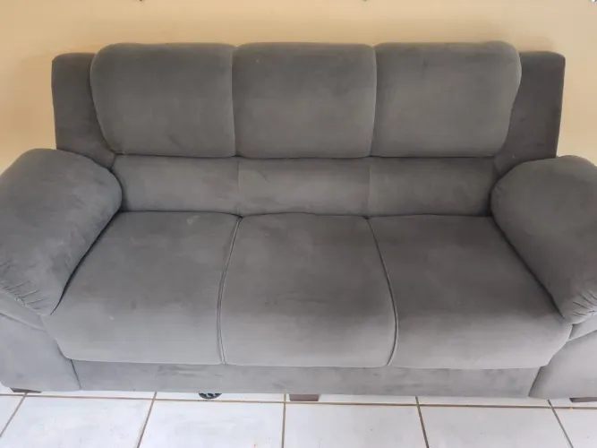 SOFA SEMI NOVO 3 E 2 LUGARES. CHAMA