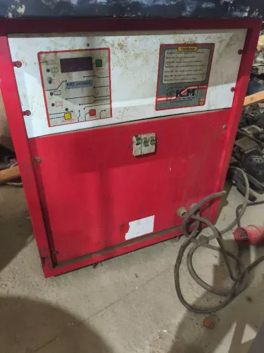 Carregador de bateria 24v KM