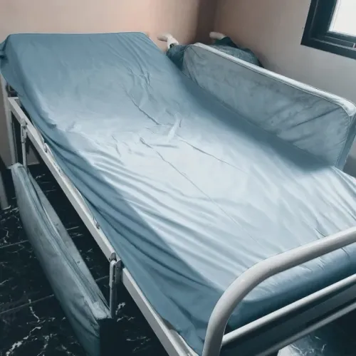 Cama com Colchão e Suporte para Grades