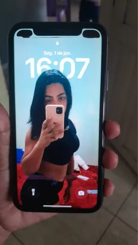 Vendo iPhone 11 64 Gn funciona perfeitamente 