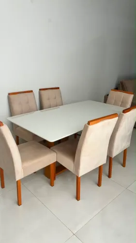 Mesa de jantar com 6 cadeiras