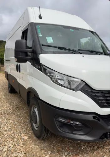 Iveco Daily Furgão 30-160 3.0 12m³ (die.)(e6) 2024