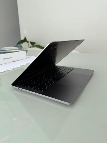 MacBook Pro Apple M1 13" (256GB) - Completo + Acessórios Originais