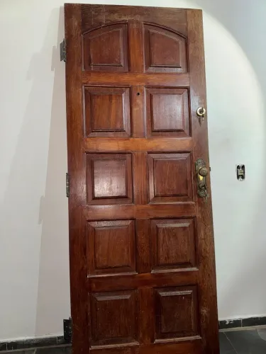 3 Portas de Madeira Maciça Almofadadas  Antigas, Pesadas e Nobres