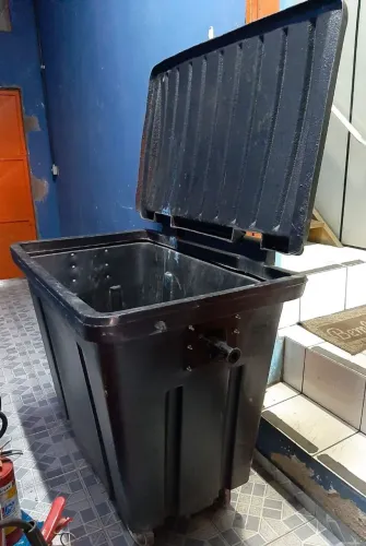 Contêiner de lixo 1000L usado