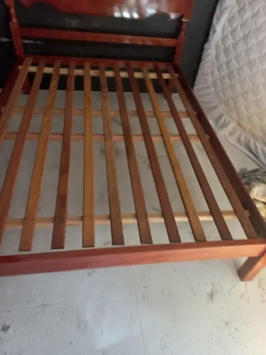 Cama de casal sem colchão