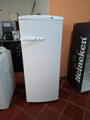 Geladeira consul de uma porta em ótimo estado de conservação 340 litros