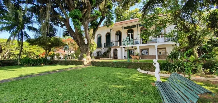 Casa Centenária com 7 Suítes, Piscina e Vista para a Baía em Santa Teresa, RJ por R$ 15.00