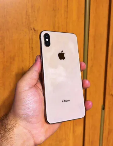 iPhone XS Max gold
