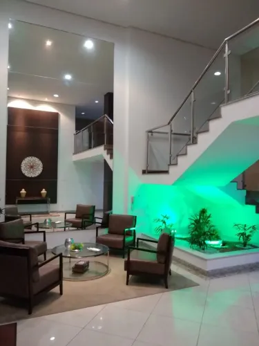 Apto. quarto e sala mobiliado no Caminho das Árvores