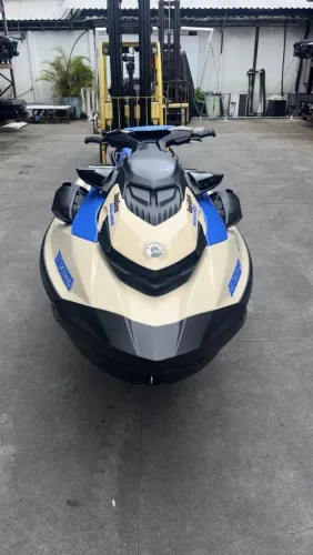 Jet-ski Seadoo Wake 170