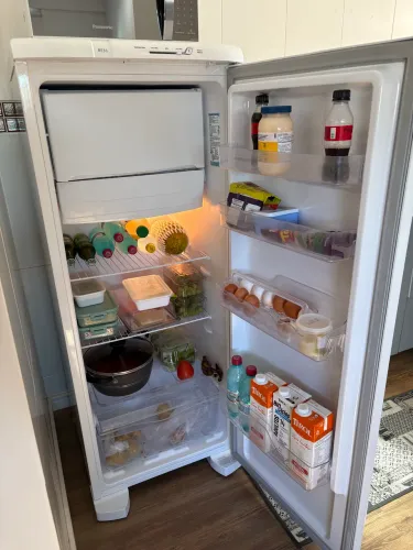 Geladeira Electrolux 240 L