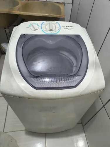 Máquina de lavar Electrolux LTE 06 com capacidade para 6 kg.