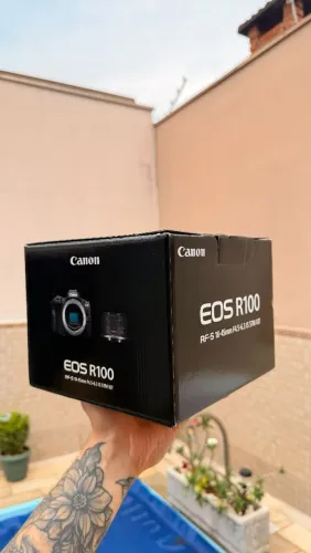 Camera Canon R100 Nova