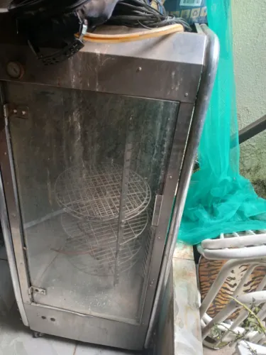Máquina de assar frangos giratória