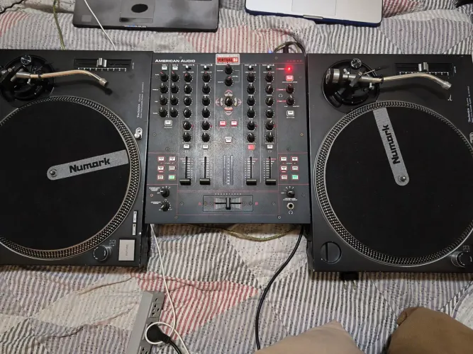 Par de Mk2 technics + Mixer controla virtual DJ