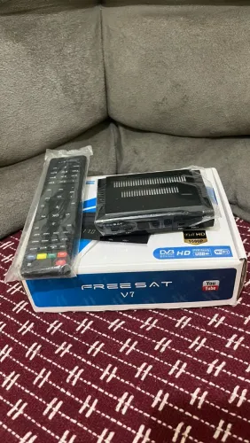 ? Receptor de TV via Satélite Freesat V7 HD