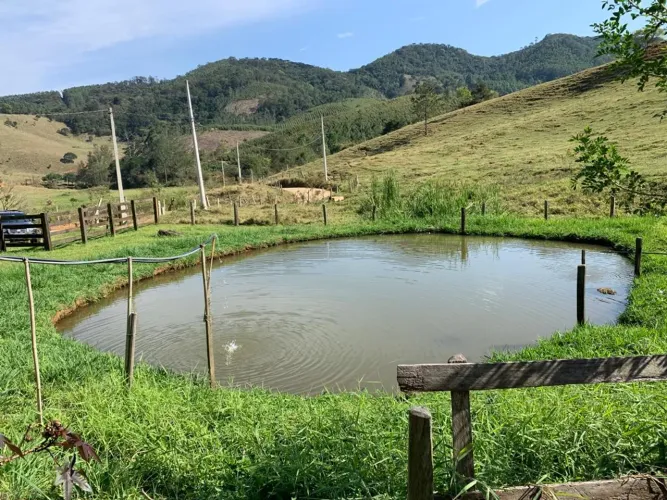 sitio de 37 mil com lago.  pasto em Piracaia SP