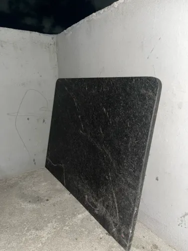 Pedra de mármore cortada 80cm por 60cm