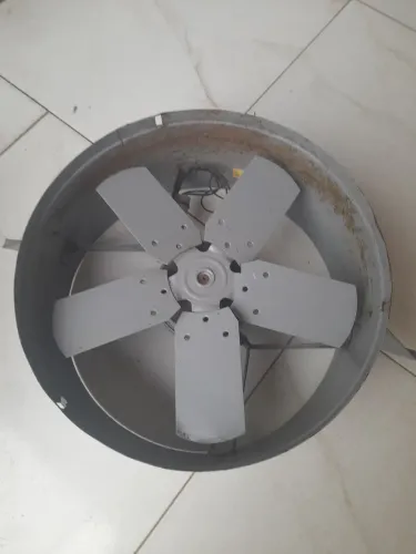 Vendo 3 exaustor tamanho industrial semi novo, Valor 400,00 reais cada.