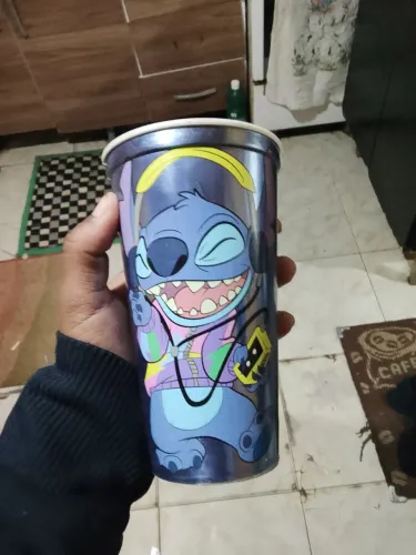 eu estou vendendo esse copo do Stitch e de plástico infantil 