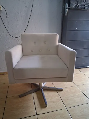 Duas poltronas para residência ou escritorio