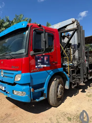Caminhão trucado Munck