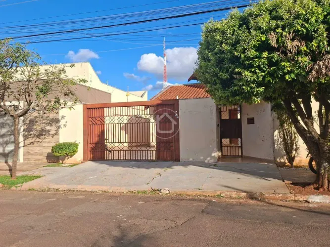 CASA TERREA COM PISCINA
