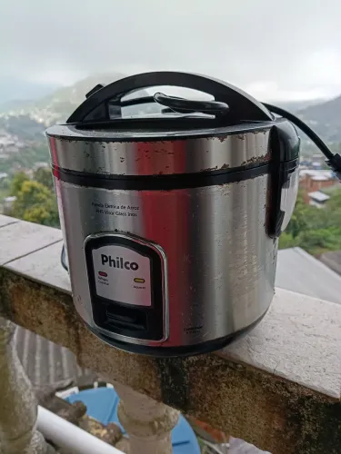 Panela elétrica plhico funcionando