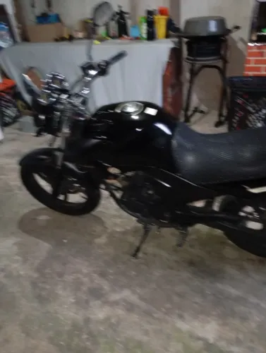 Moto muito boa para o dia dia quero 14.000 mil nela só pega e tranferir