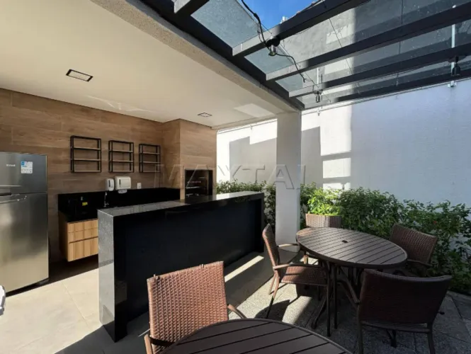 Apartamento mobiliado de 34m² com 2 dormitórios à venda na Barra Funda.