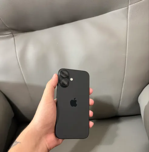 IPHONE 16 MUITO NOVO - APENAS 1 ANO DE USO - 89% DE BATERIA - SEM MARCAS DE USO