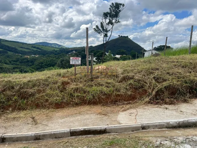 Lote em Caxambu, no bairro Vista Alegre, à venda.
