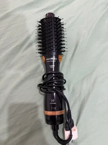 Escova secadora pouco usada