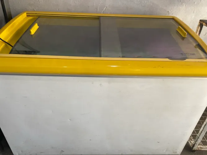 ÁRTICO 300 L TAMPA DE VIDRO