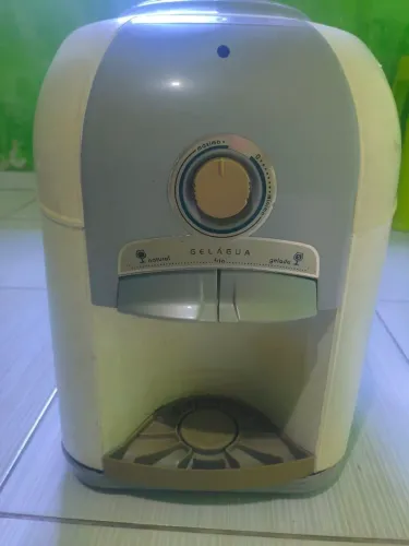 Vendo esse bebedouro de mesa