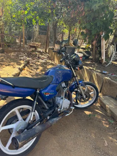 Vendo Honda Titan, ótima para uso na roça e no dia a dia.