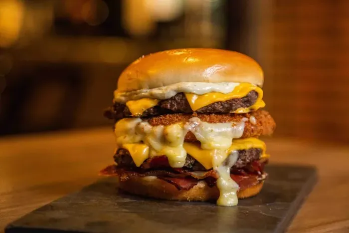 USINA DO HAMBURGUER (CENTRO) CONTRATA: