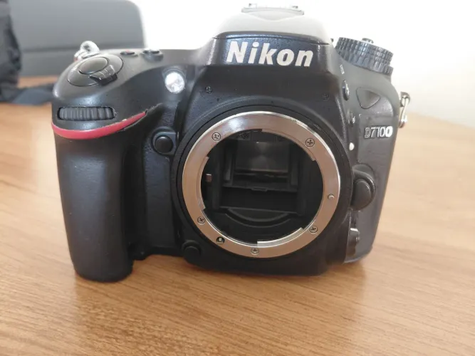 Câmera Nikon D7100 DSLR