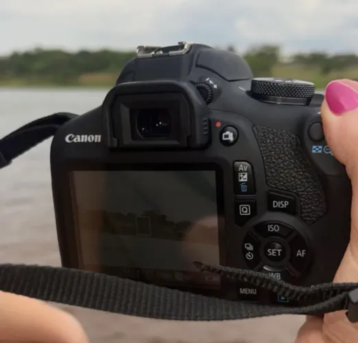Canon EOS Rebel T7 - Kit Completo - Estado de Nova - Menos de 5.000 Cliques