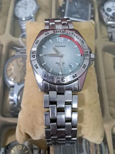 relógio technos skymaster masculino prata