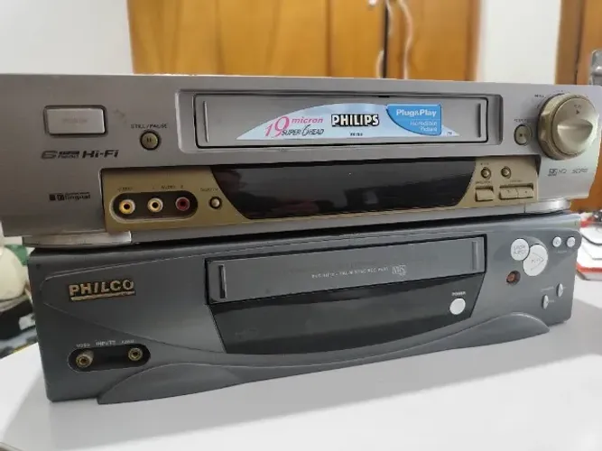 Lote 2 Videocassetes VHS (Philips VR788 e Philco PVC-4H12) - Para Conserto ou Peças
