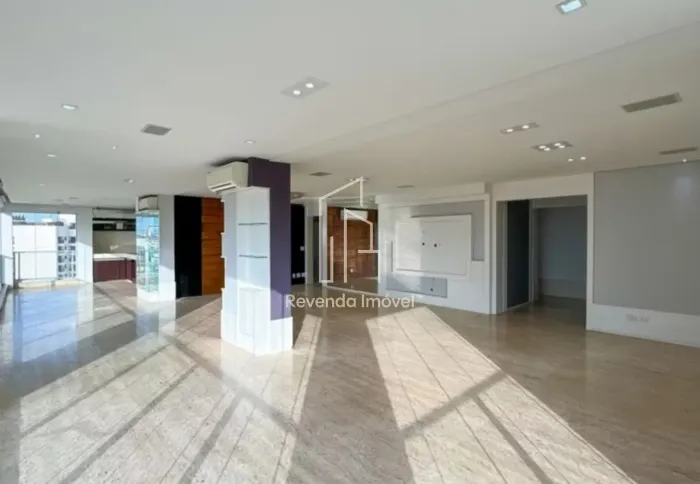 Residência de Alto Padrão em Campo Belo - 4 Suítes, 280m², 4 Vagas de Garagem - Agende sua