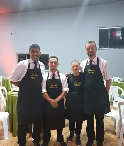 Temos Garçons, churrasqueiro e cozinheira disponível. 
