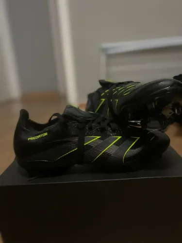 Chuteira Adidas Predator