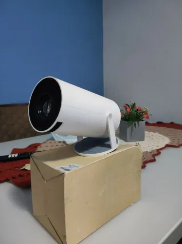 Mini Projetor Portátil - Usado apenas 1 vez