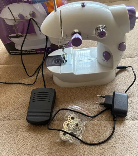 Máquina de costura nova