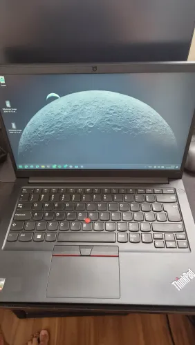 Notebook Lenovo Thinkpad E14 Ryzen 3 5300U 16GB DDR4 3200MHz NVMe 256GB 14" 1080p